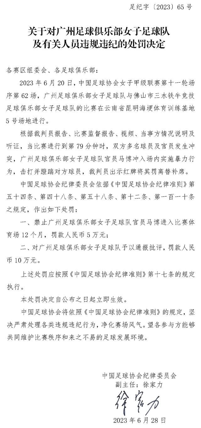 马丁（Michael J. Fox 饰）才回到实际世界与女友团圆，布朗博士（Christopher Lloyd 饰）就心急火燎地把他们带到了30年后的将来世界，本来这一次是马丁将来的两个孩子因介入掳掠锒铛进狱，博士要携马丁一路禁止悲剧产生。                                  　　周旋一番后，两个孩子被成功拯救，但三人回到实际世界后，却发现方圆产生了天崩地裂翻天覆地的转变，世界被贝夫（Thomas F. Wi